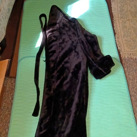 Black Cozy House Robe - Picture 1 of 9